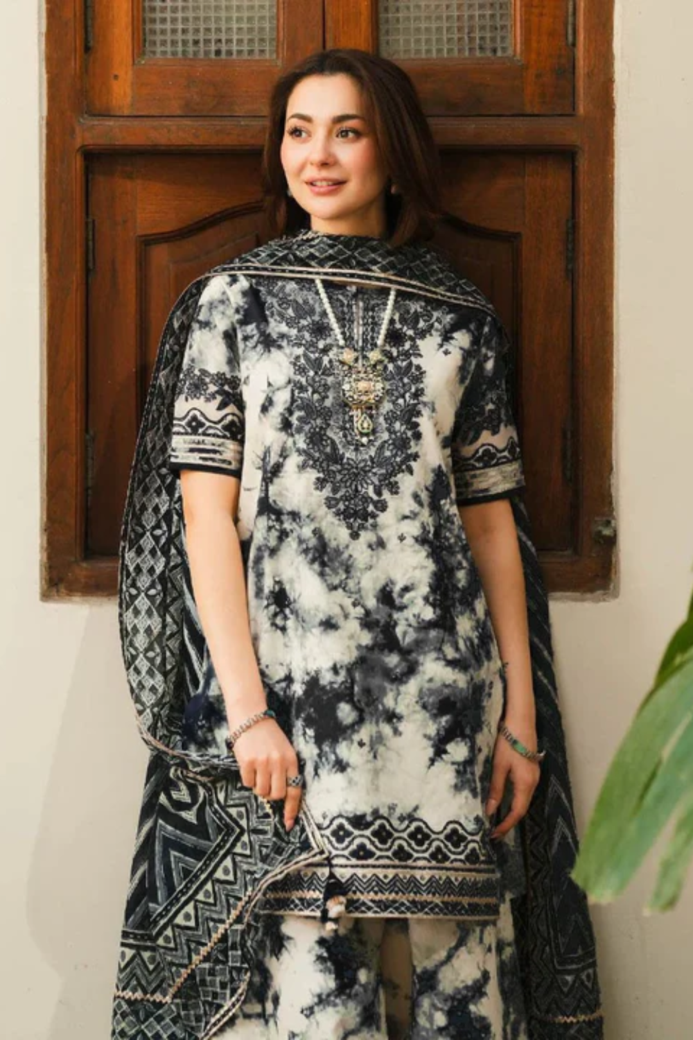Unstitched 3 Piece Lawn Embroidered SP-Black