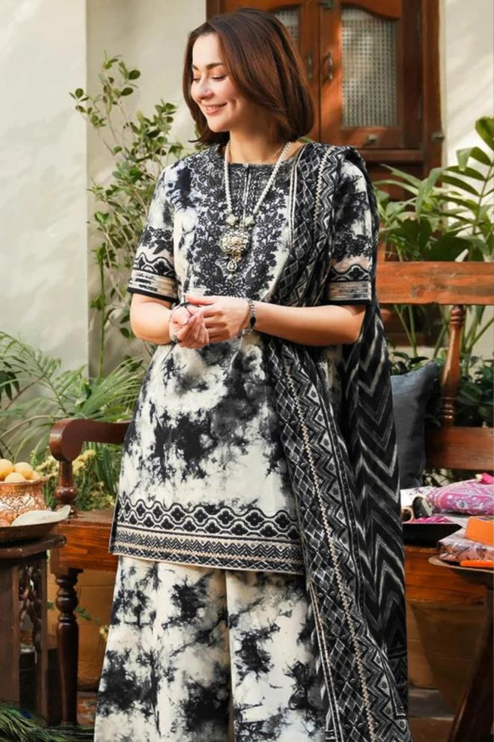 Unstitched 3 Piece Lawn Embroidered SP-Black