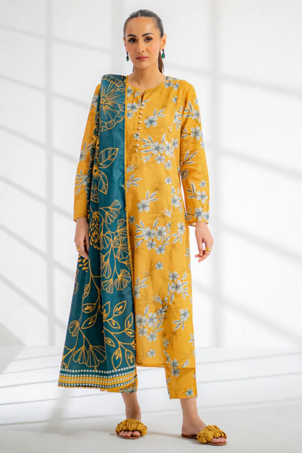 Unstitched Printed Lawn 3 Piece Nain Preet