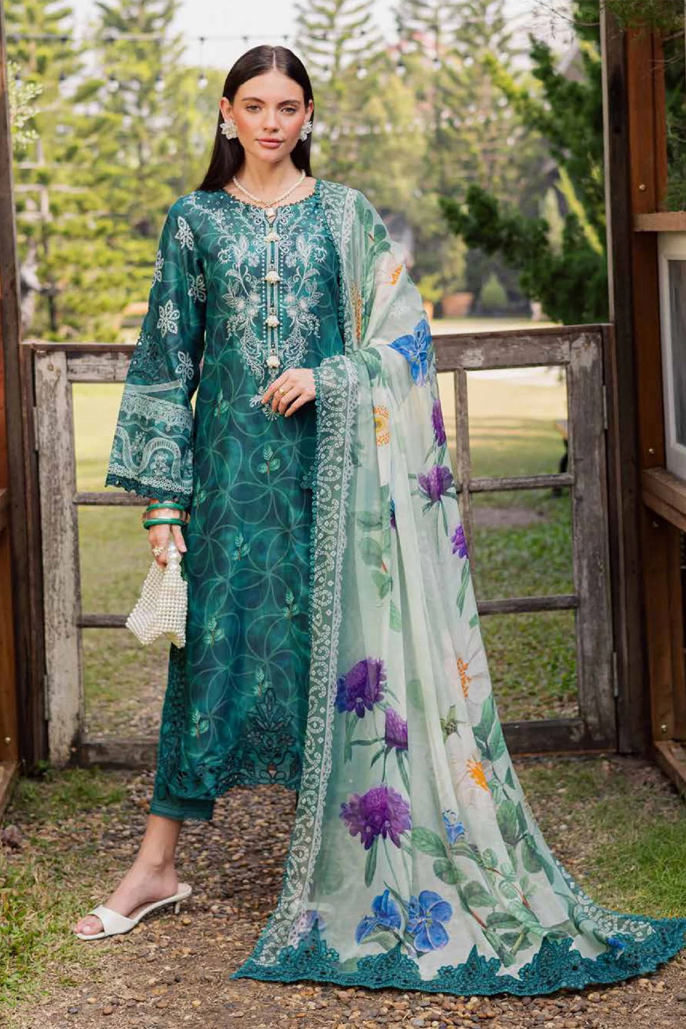 Nureh Gardenia Embroidered Lawn 3 piece suit